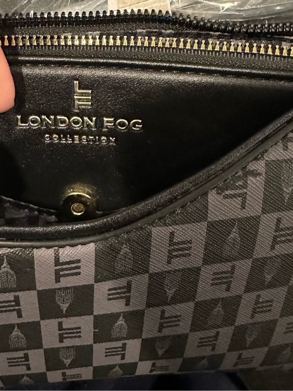 London Fog Addison Tower Signature Crossbody Bag Purse in Black Print NWT - Picture 8 of 10